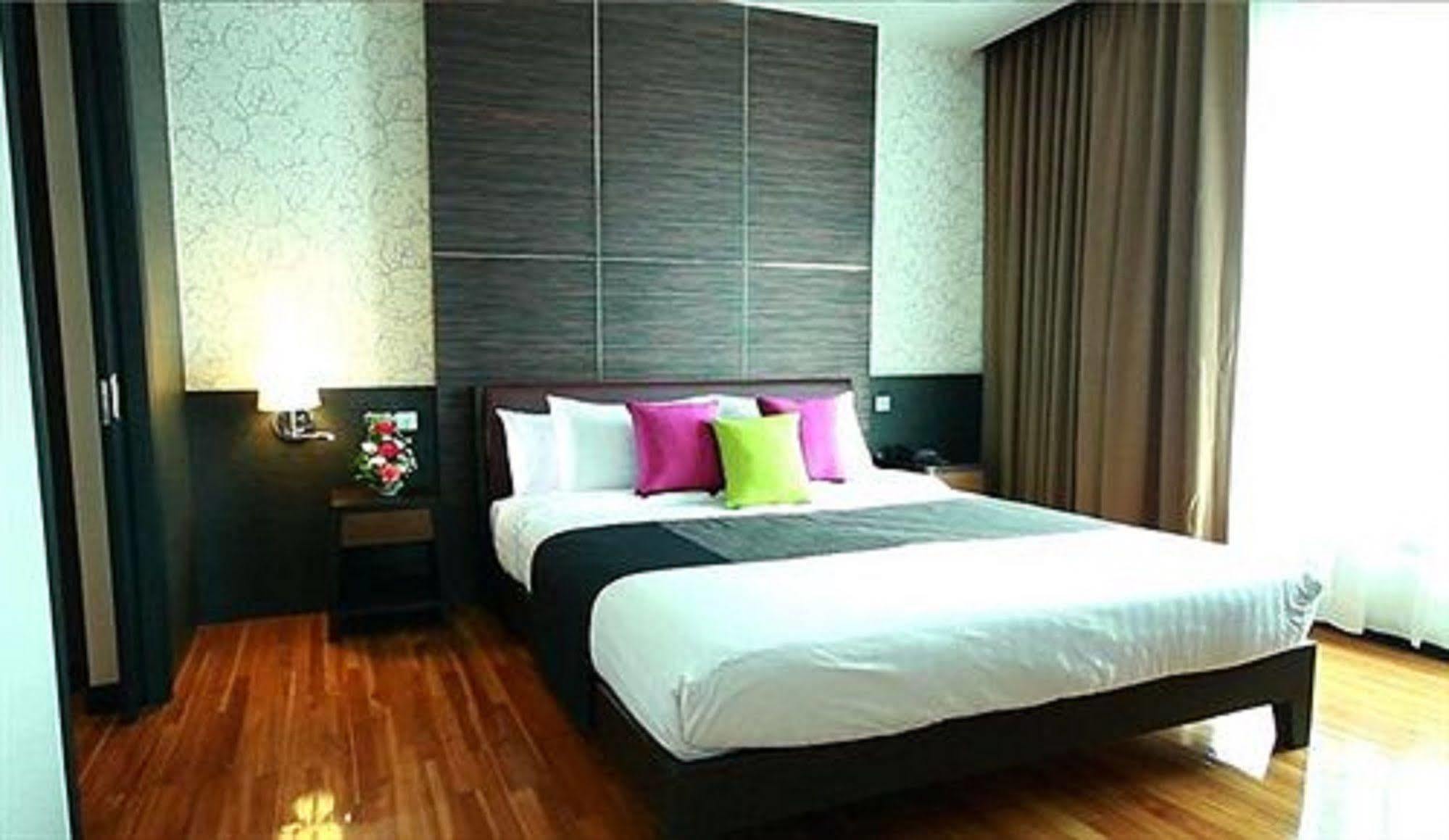 Hotel Lumen Srinakarin 5*