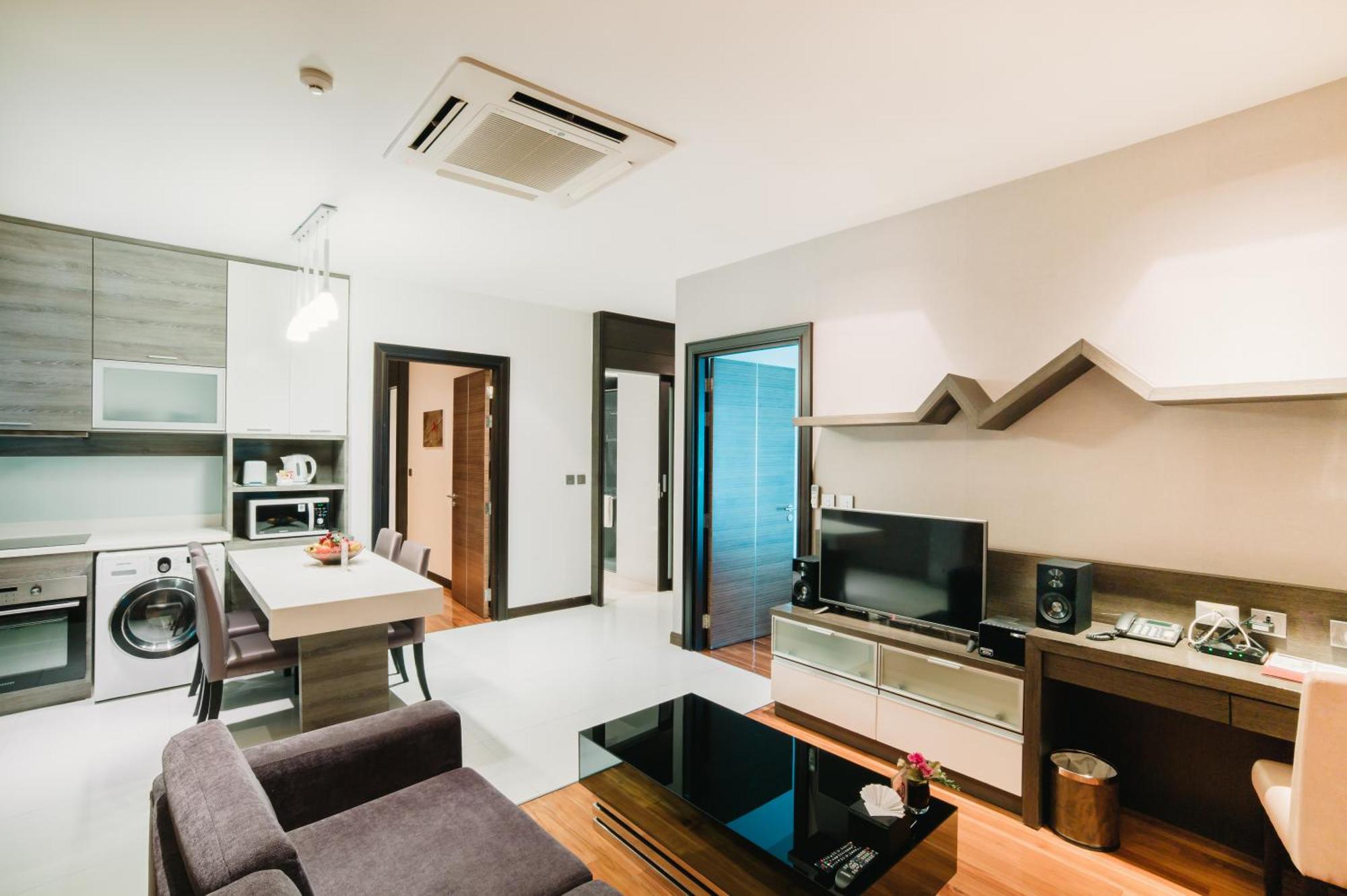 Lumen Srinakarin Khách sạn