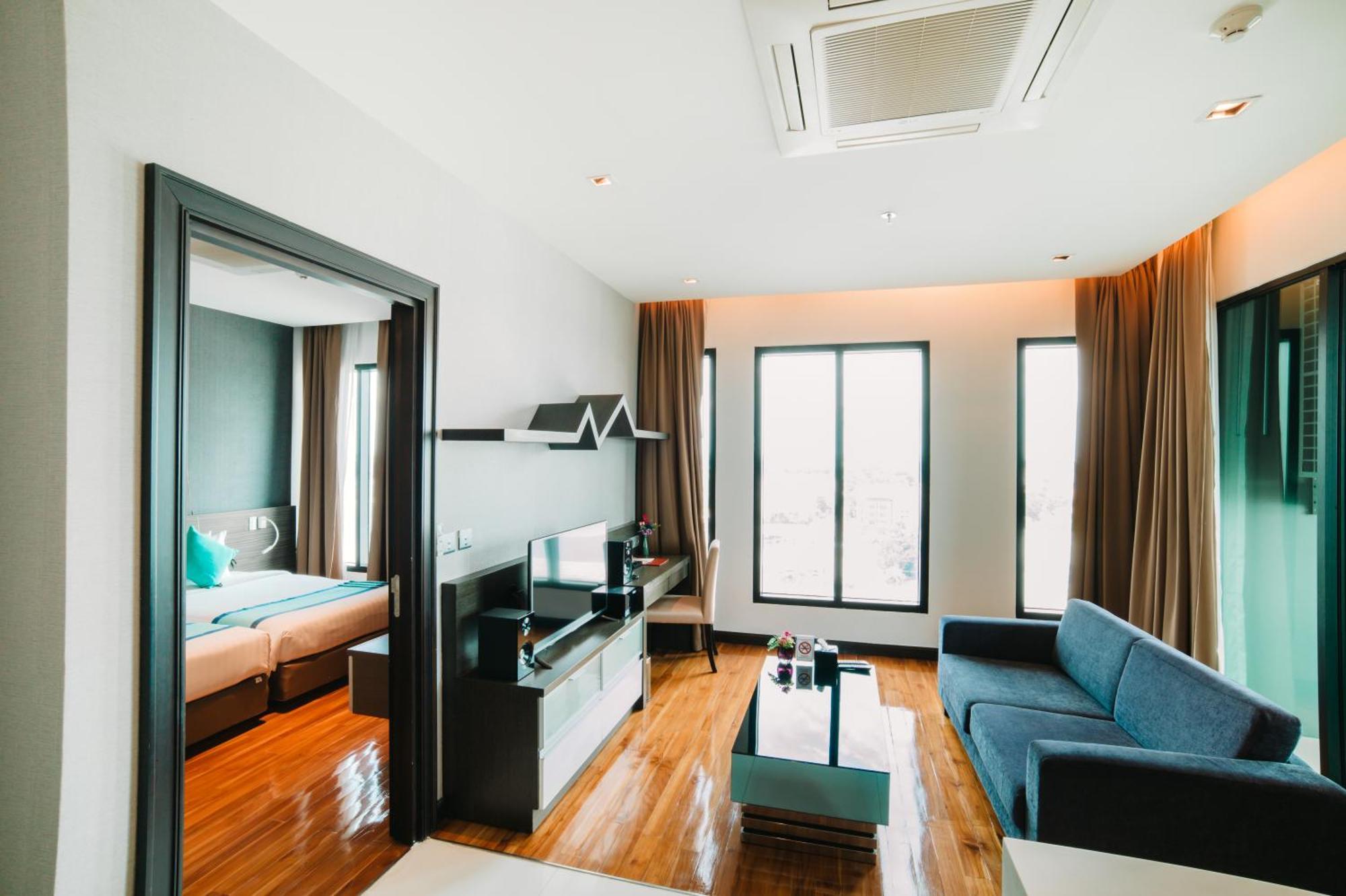 Lumen Srinakarin Khách sạn