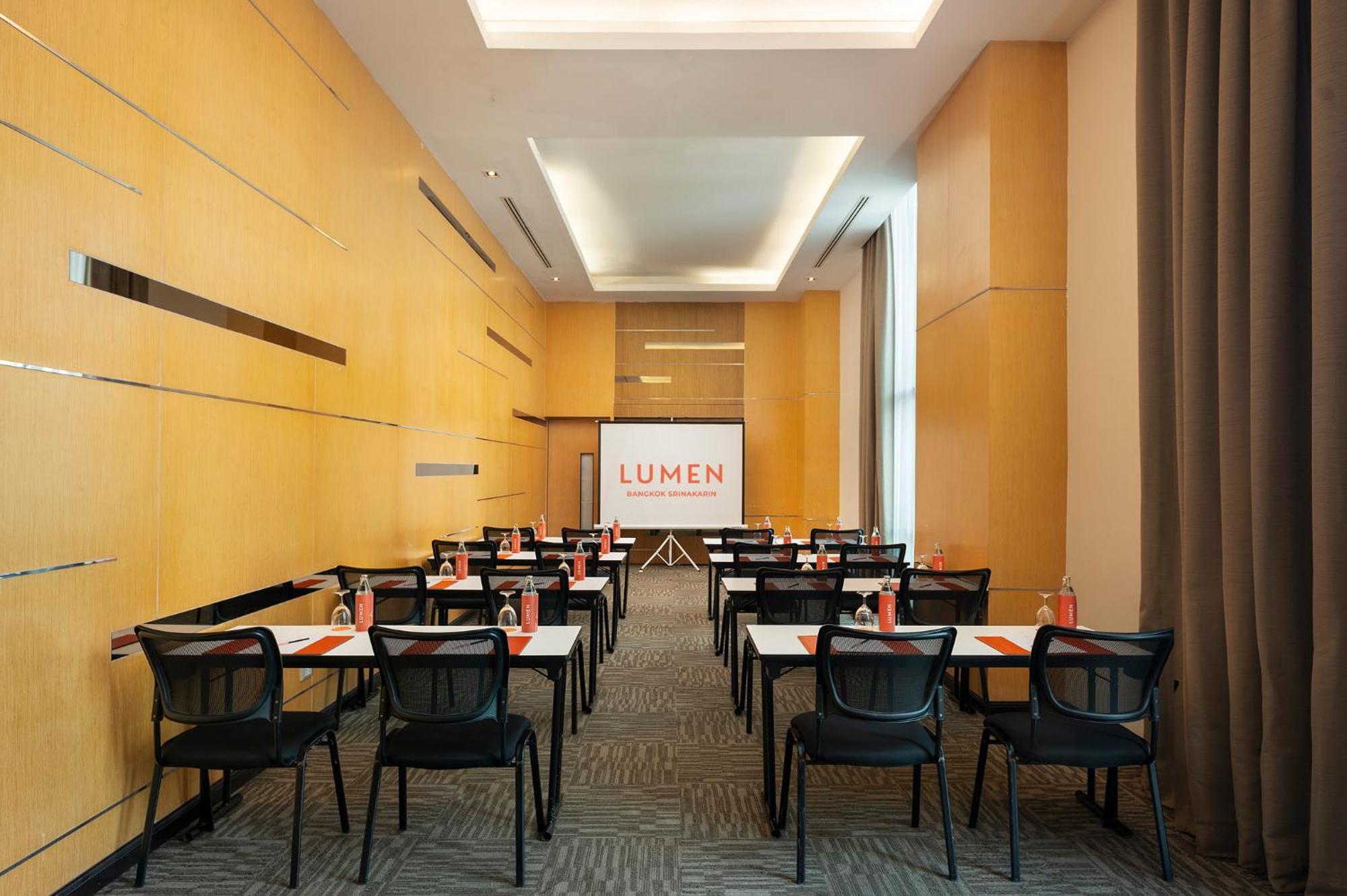 Khách sạn Lumen Srinakarin 5*