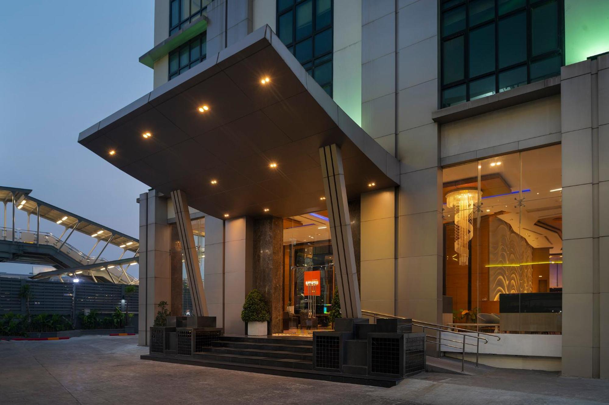 Lumen Srinakarin Khách sạn Bangkok