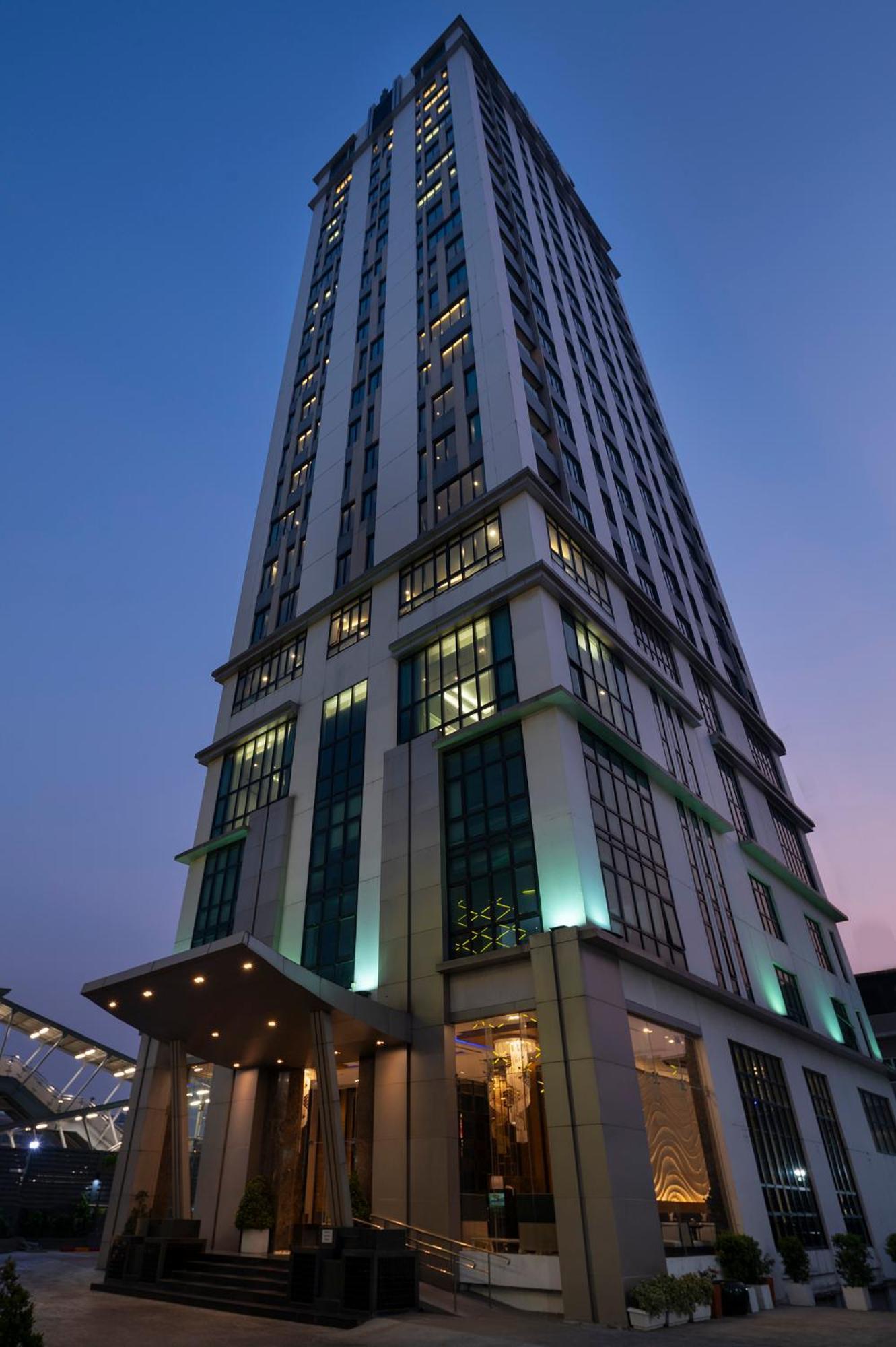 Khách sạn Lumen Srinakarin 5*