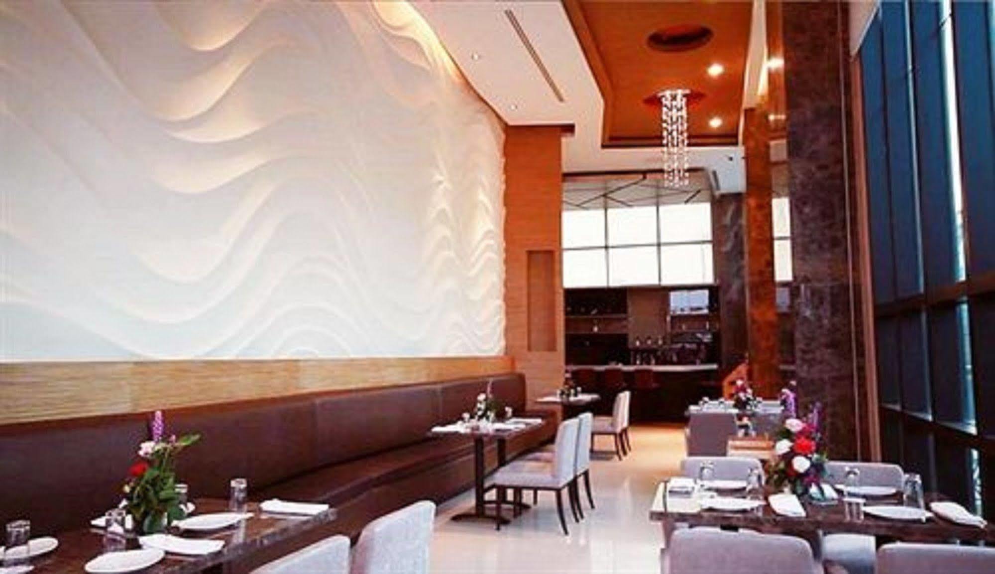 Lumen Srinakarin Khách sạn 5*