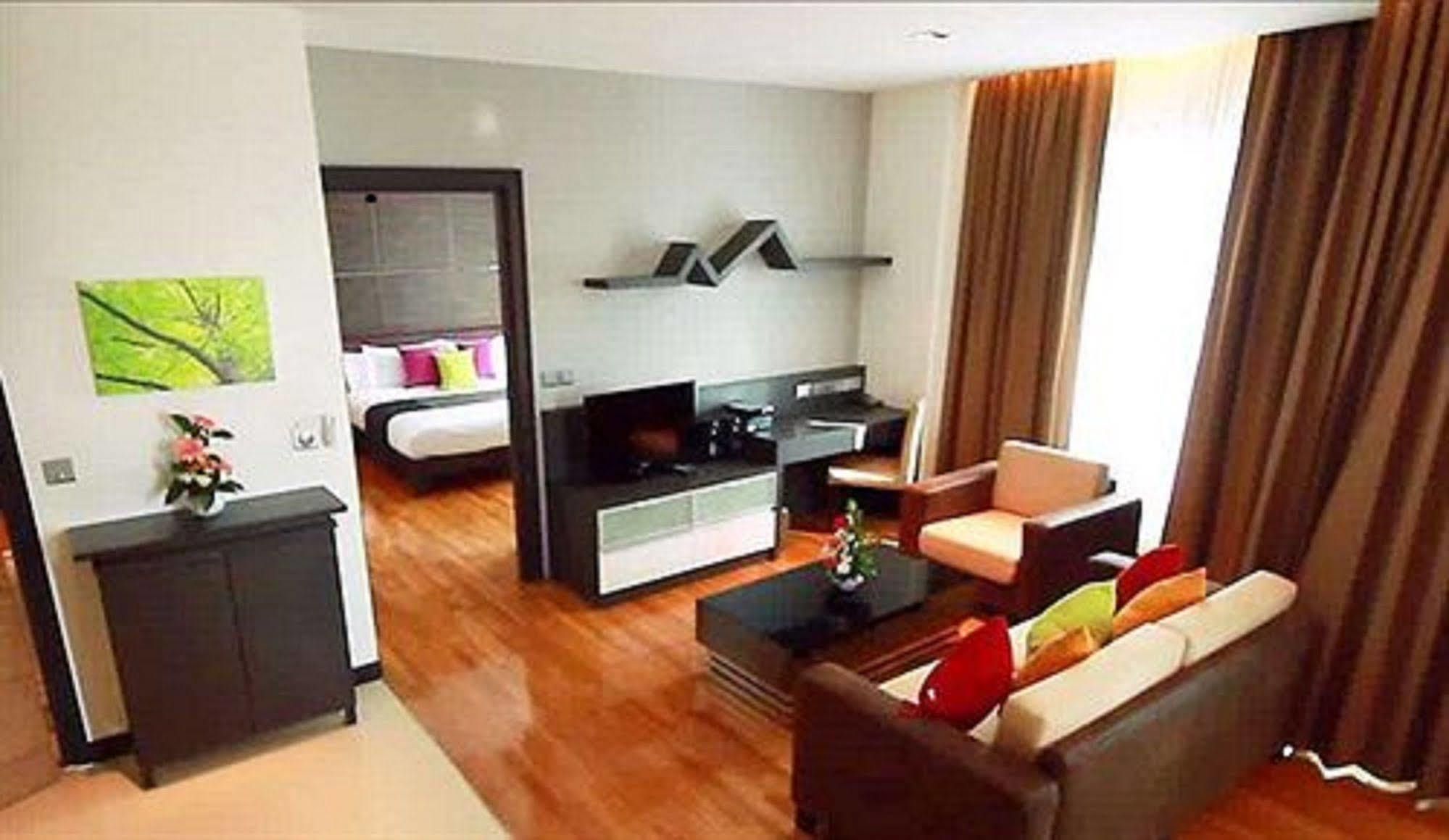 Khách sạn Lumen Srinakarin 5*
