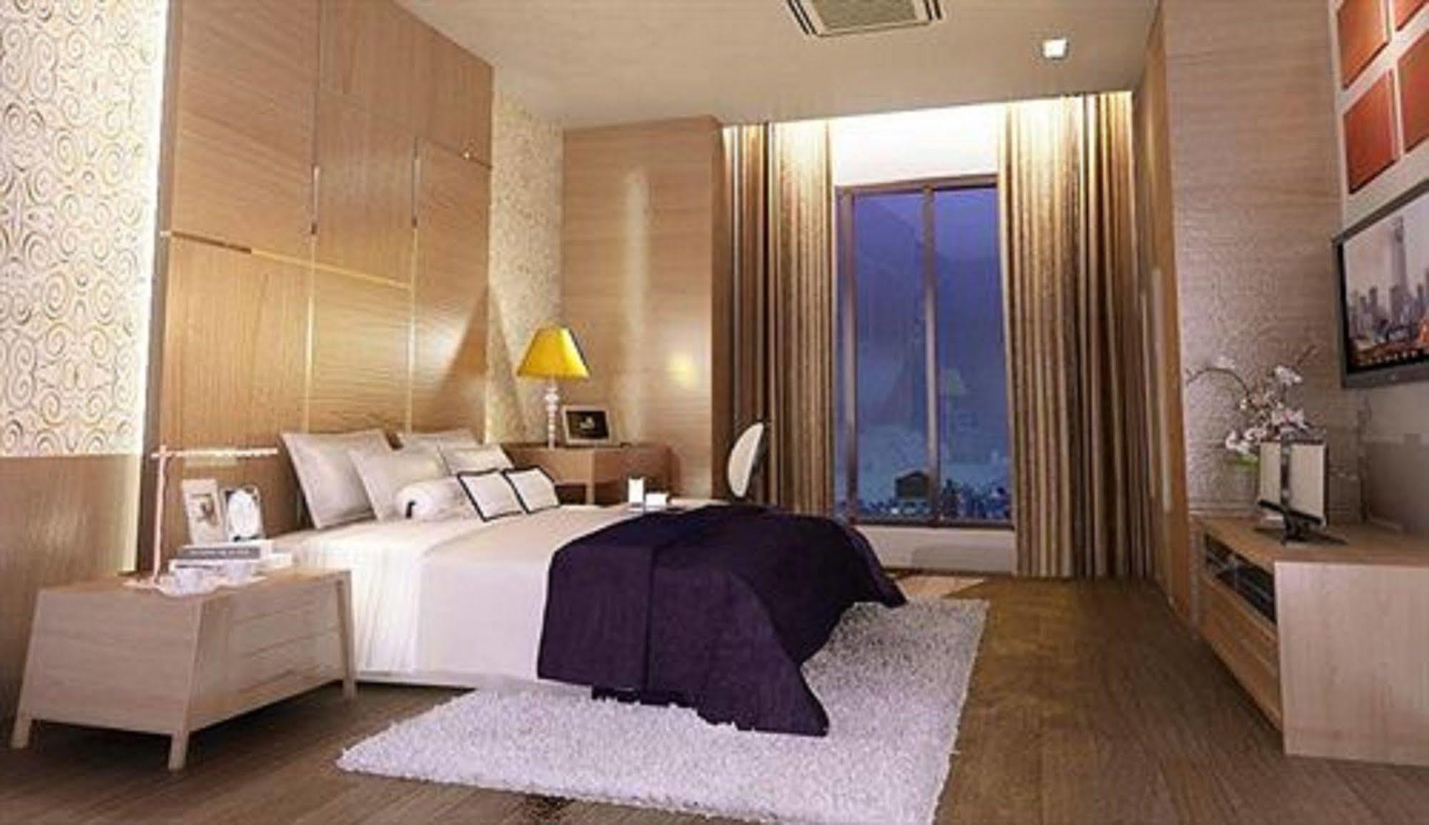 Khách sạn Lumen Srinakarin 5*